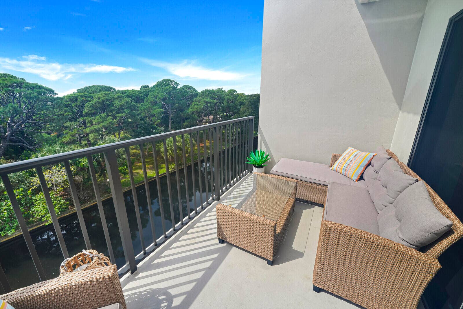 1000 River Reach Drive, #504, Fort Lauderdale, FL 33315 22_DSC01167_mls
