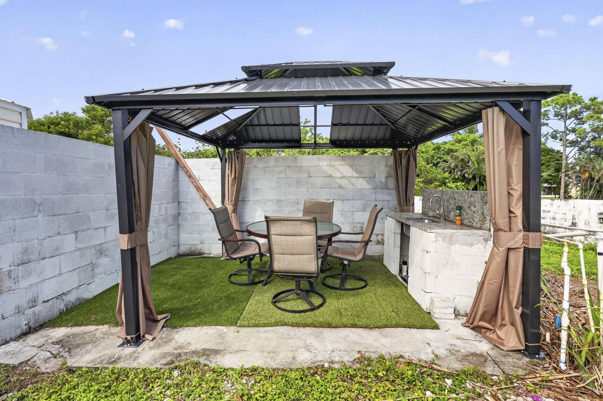 16825 89TH Place N, The Acreage, FL 33470 Gazebo