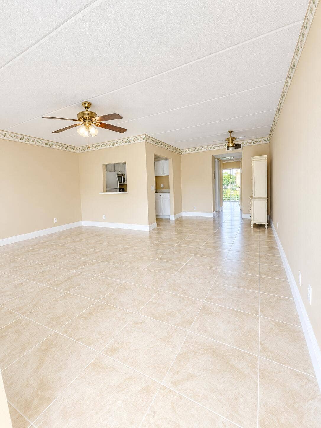 600 VILLAGE GREEN Court, #215, Palm Springs, Palm Springs, FL 33461 600 Village