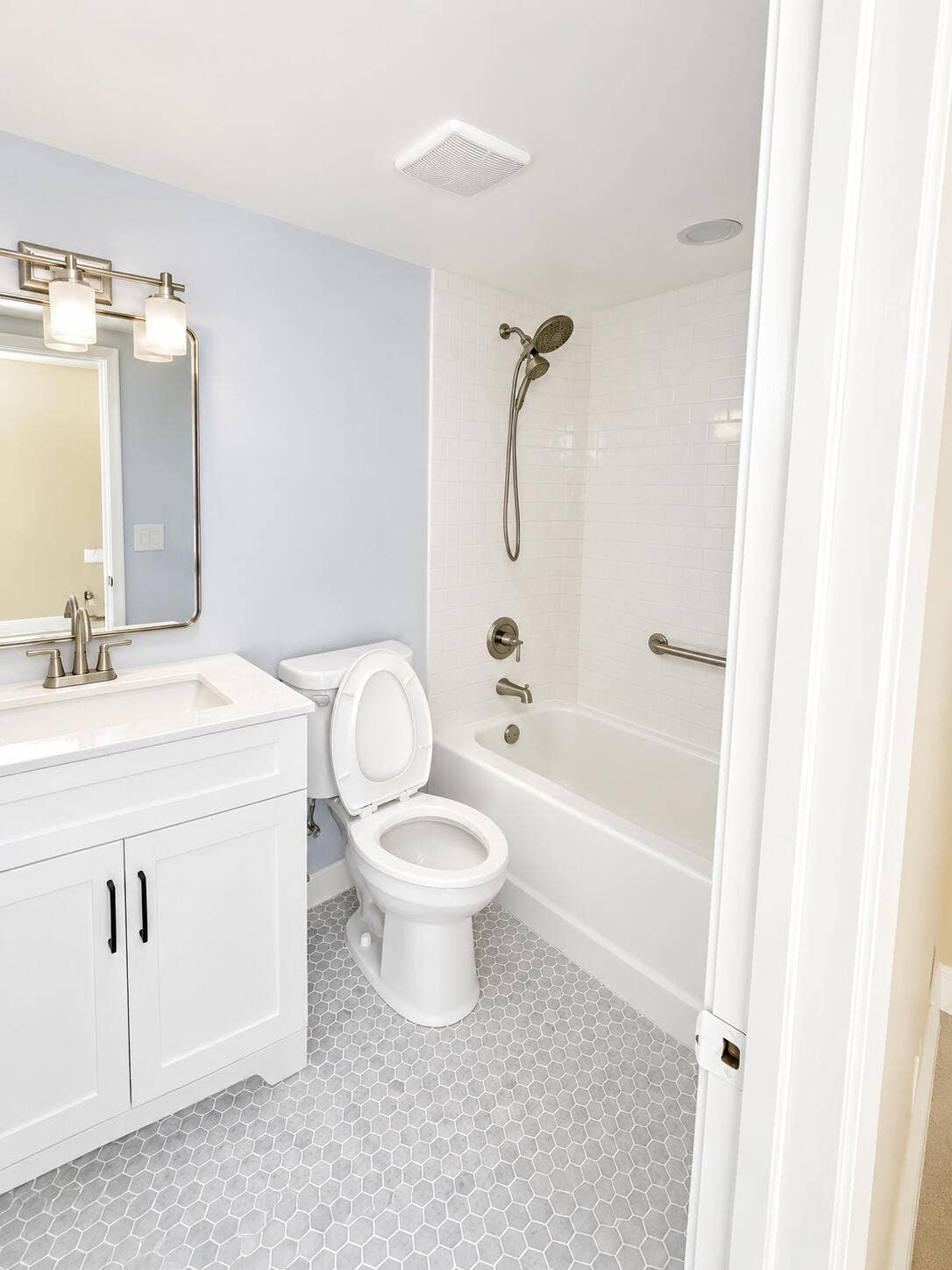 600 VILLAGE GREEN Court, #215, Palm Springs, Palm Springs, FL 33461 Full bathroom with tub and shower