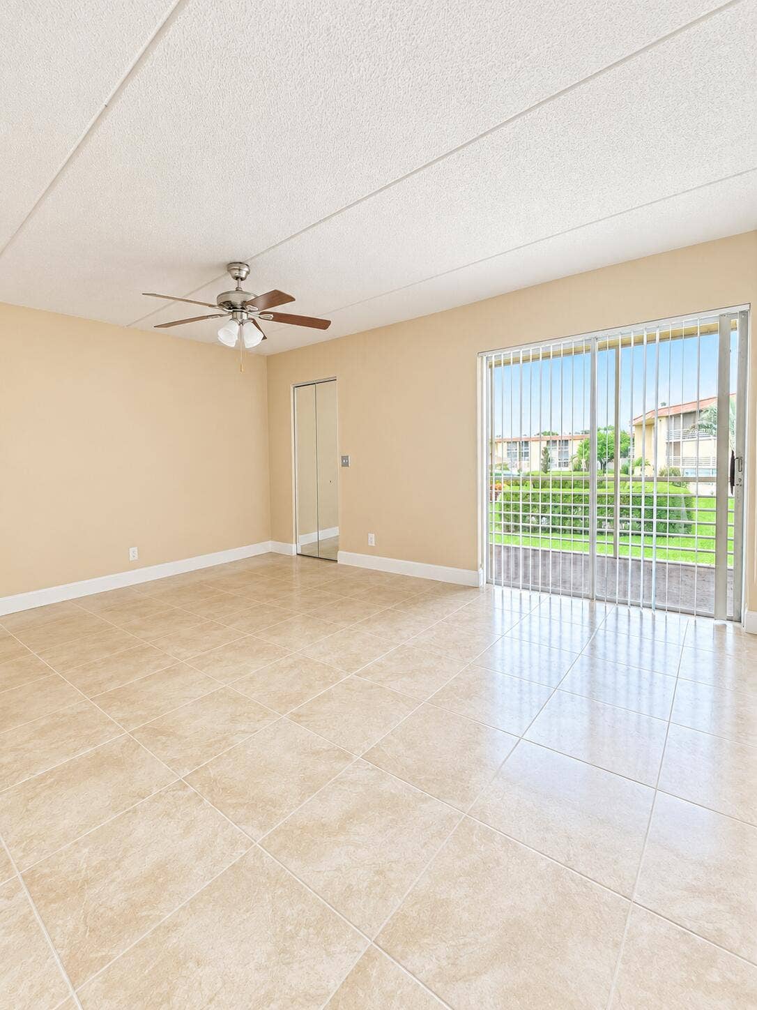 600 VILLAGE GREEN Court, #215, Palm Springs, Palm Springs, FL 33461 Bright Empty Apartment Living Room