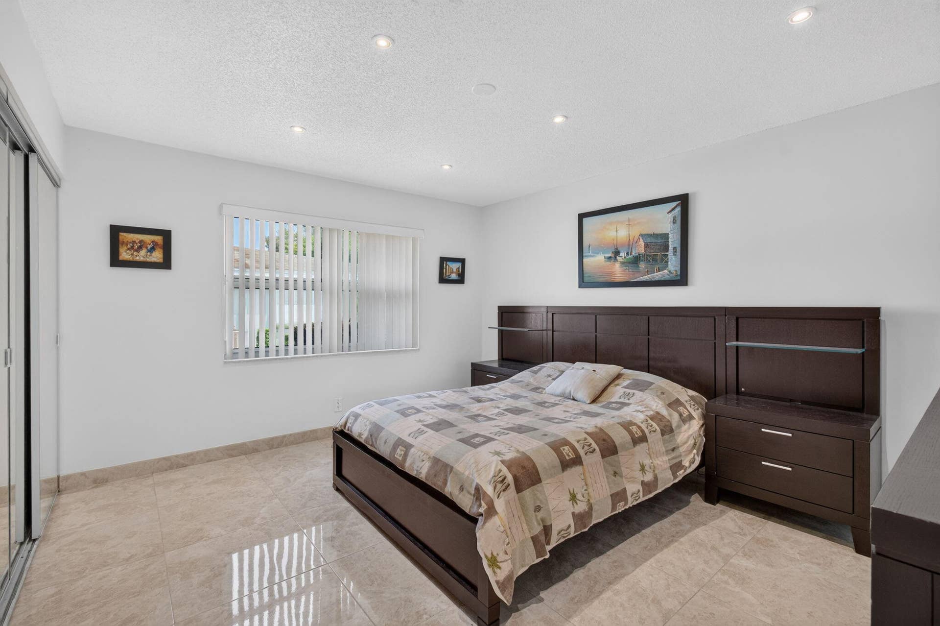 Guest bedroom (2)