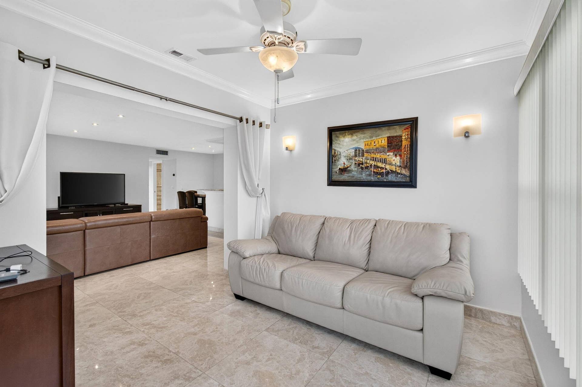 Enclosed Florida room under air (4)