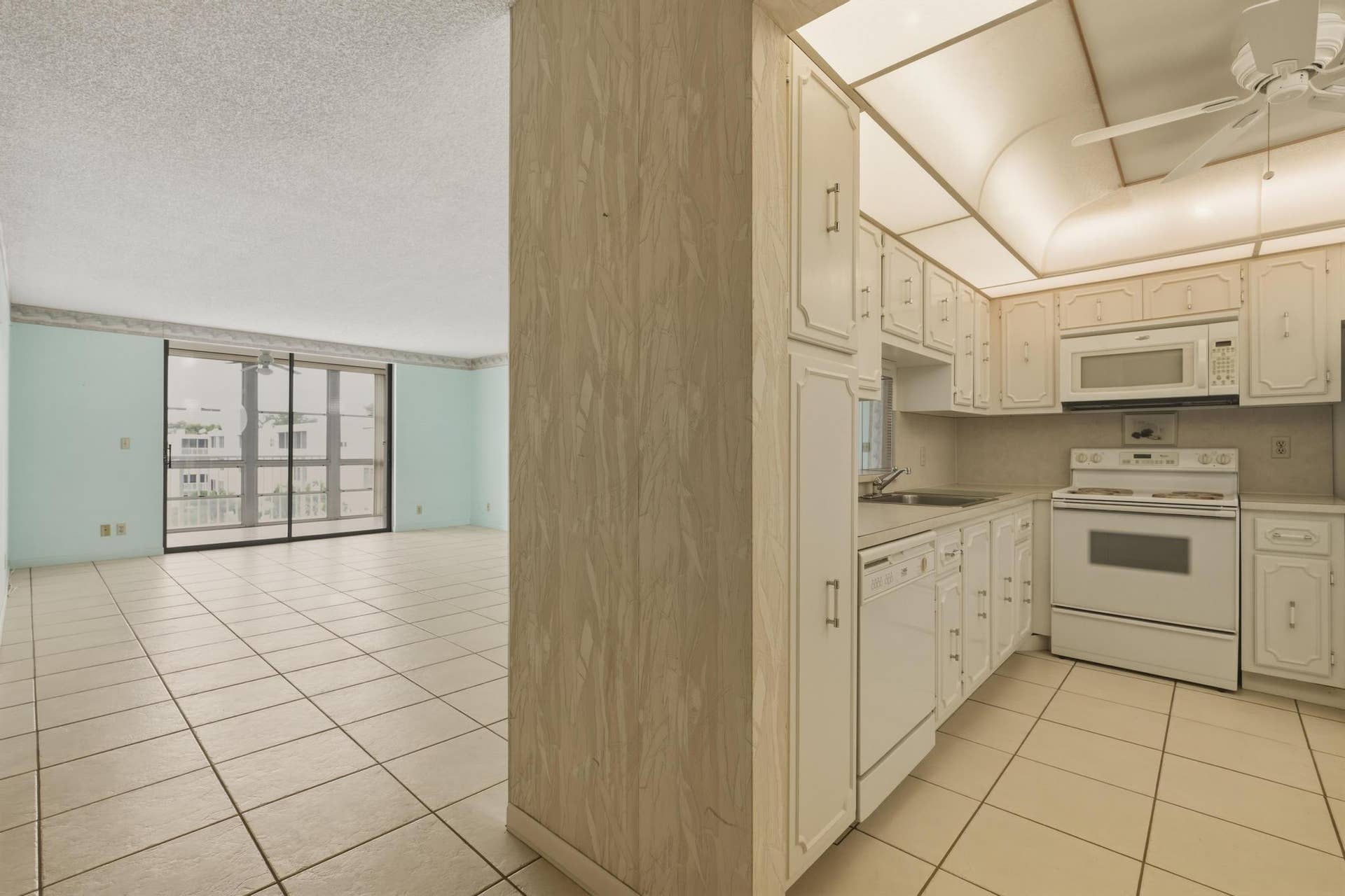 205 SE 11th Terrace, Dania Beach, FL 33004 DSC06492