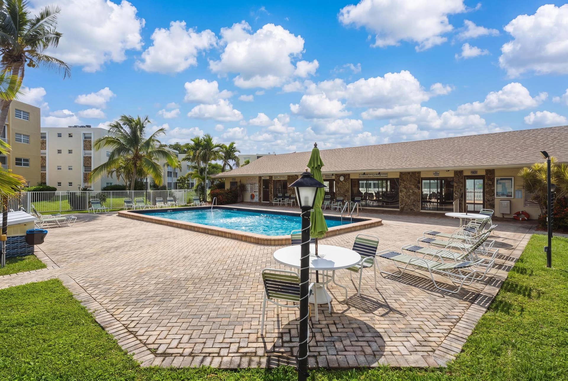 205 SE 11th Terrace, Dania Beach, FL 33004 DSC06546_reedit_9ef13ab5