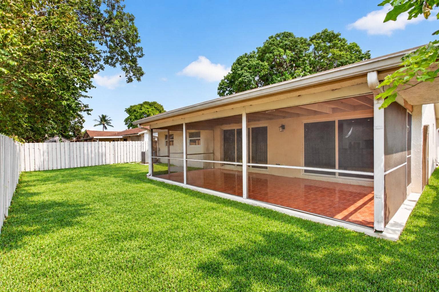 STAGED COVERED SCREEN PATIO