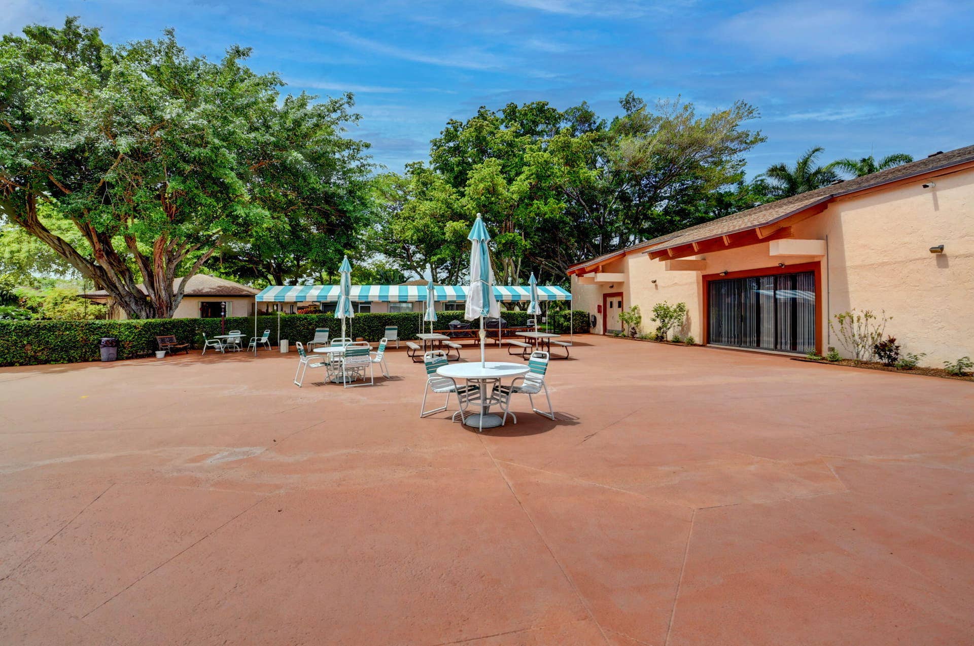14527 BONAIRE Boulevard, #309, Delray Beach, FL 33446 clubhouse patio