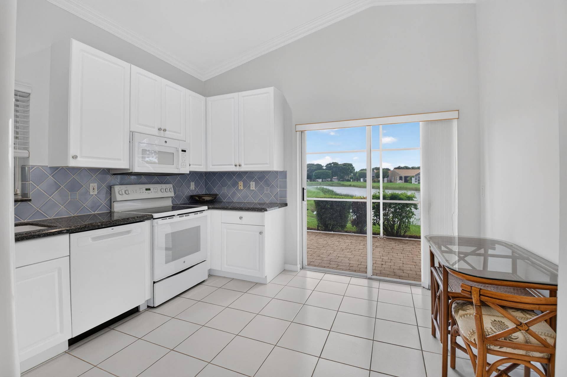Eat-in-Kitchen