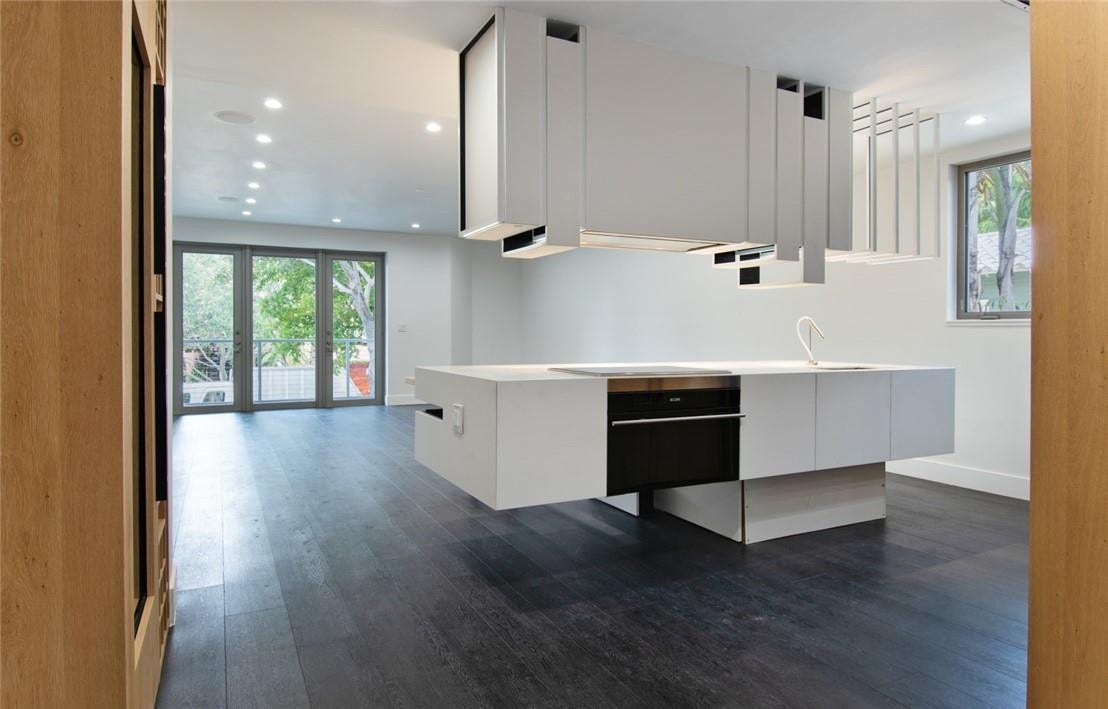 26 SE 10TH Avenue, Fort Lauderdale, Fort Lauderdale, FL 33301 Kitchen/Family Room