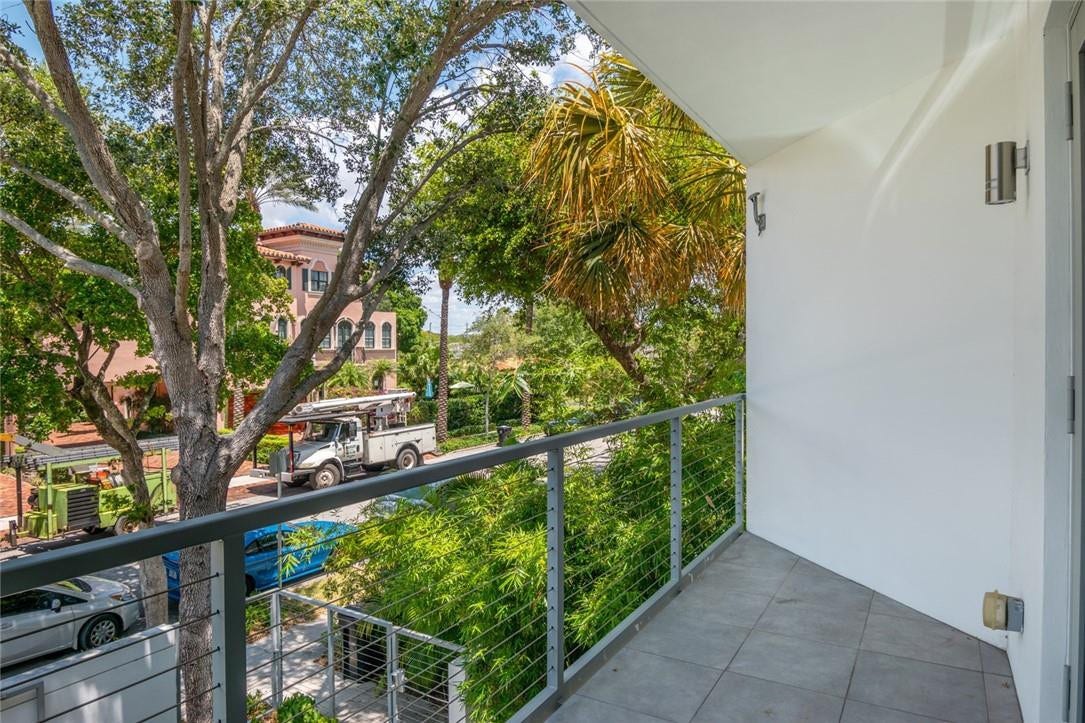 26 SE 10TH Avenue, Fort Lauderdale, Fort Lauderdale, FL 33301 Family Room outdoor terrace