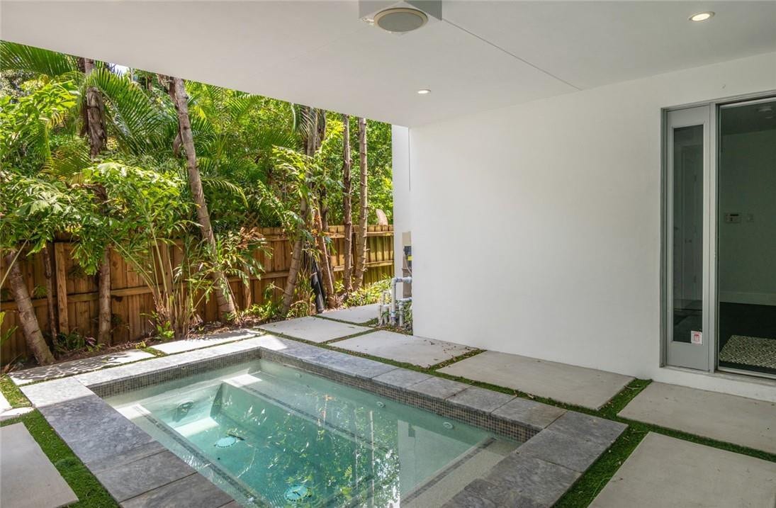 26 SE 10TH Avenue, Fort Lauderdale, Fort Lauderdale, FL 33301 Plunge pool/Jacuzzi
