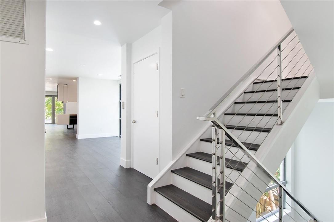 26 SE 10TH Avenue, Fort Lauderdale, Fort Lauderdale, FL 33301 2nd Floor landing