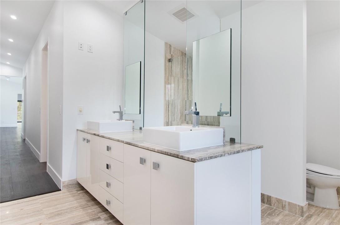 26 SE 10TH Avenue, Fort Lauderdale, Fort Lauderdale, FL 33301 Primary Bath Double Vanity