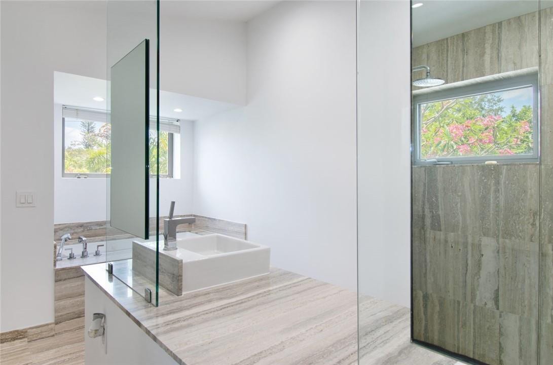 26 SE 10TH Avenue, Fort Lauderdale, Fort Lauderdale, FL 33301 Primary Bath Vanity