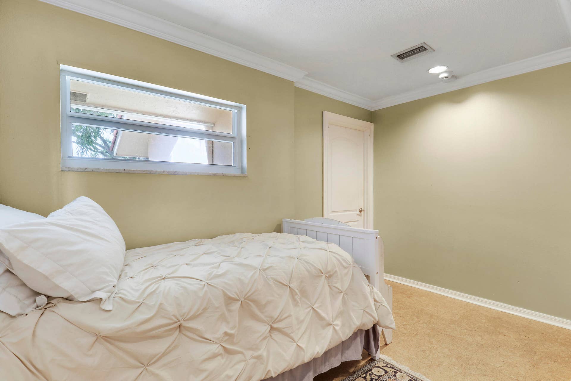 6514 Timber Lane, Boca Raton, FL 33433 Versatile flex/den offers additional space for an office, media room or guest retreat