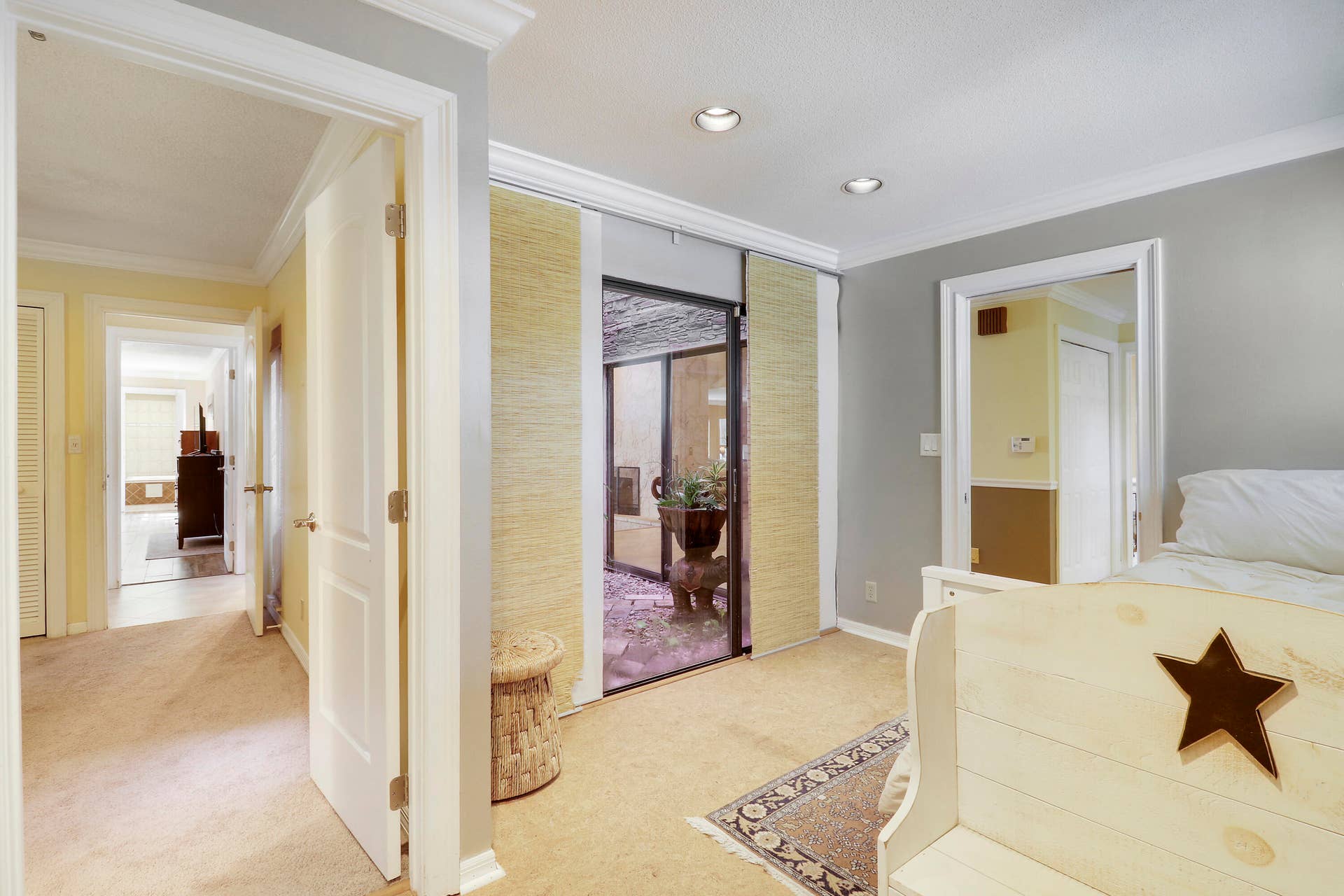 6514 Timber Lane, Boca Raton, FL 33433 Versatile flex/den offers additional space for an office, media room or guest retreat