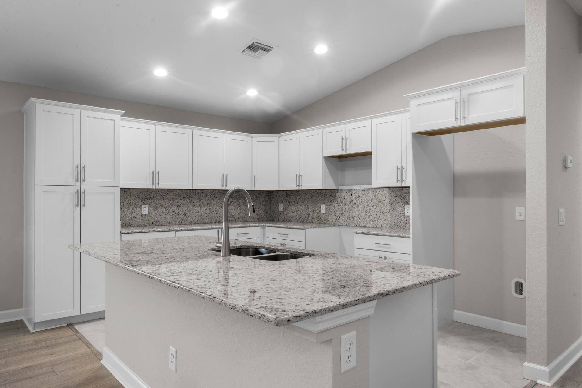 52 Lagos Del Norte, Fort Pierce, FL 34951 Kitchen Island