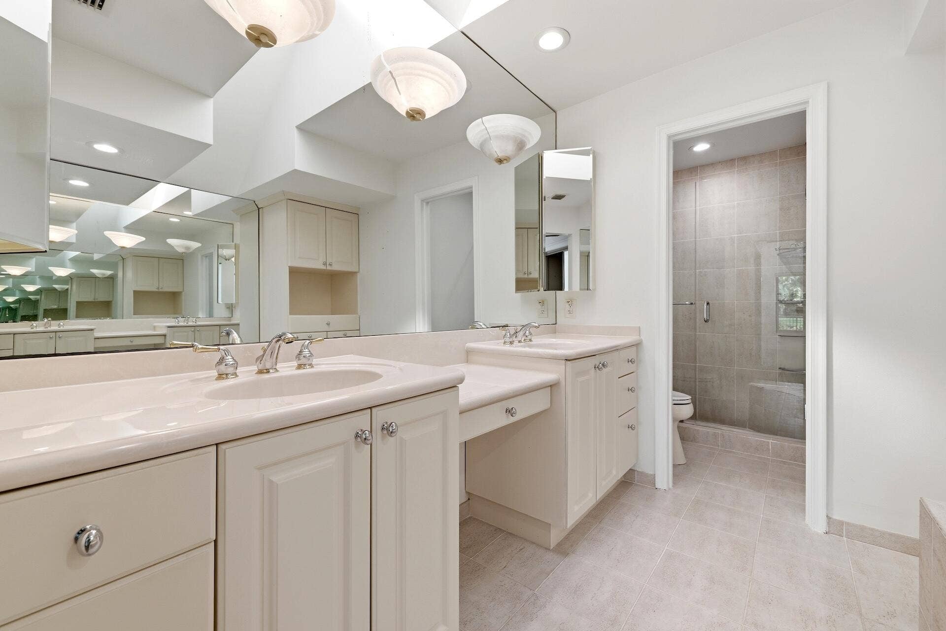 1013 SHADY LAKES Circle, Palm Beach Gardens, FL 33418 Primary Bathroom