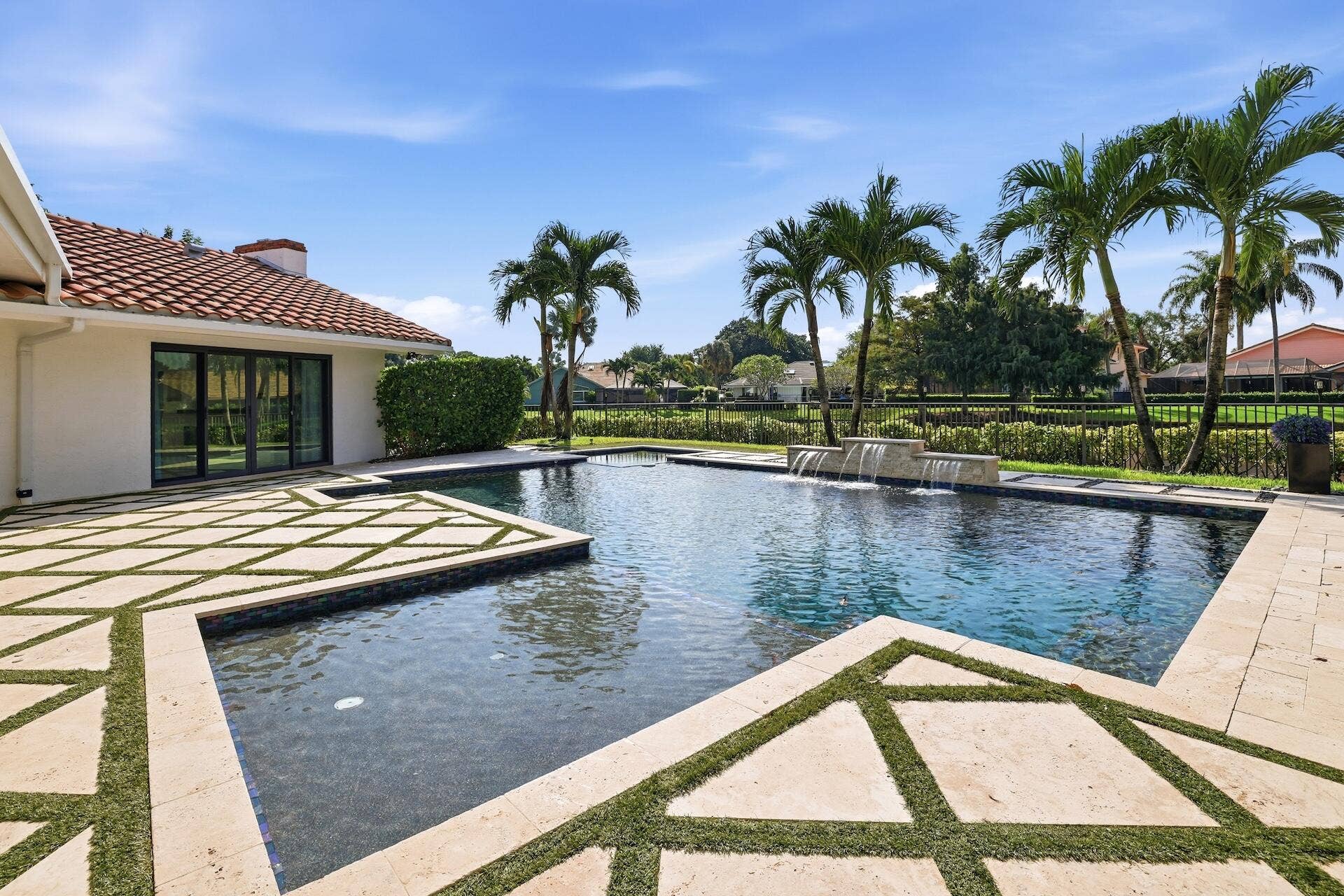 1013 SHADY LAKES Circle, Palm Beach Gardens, FL 33418 Pool and Spa