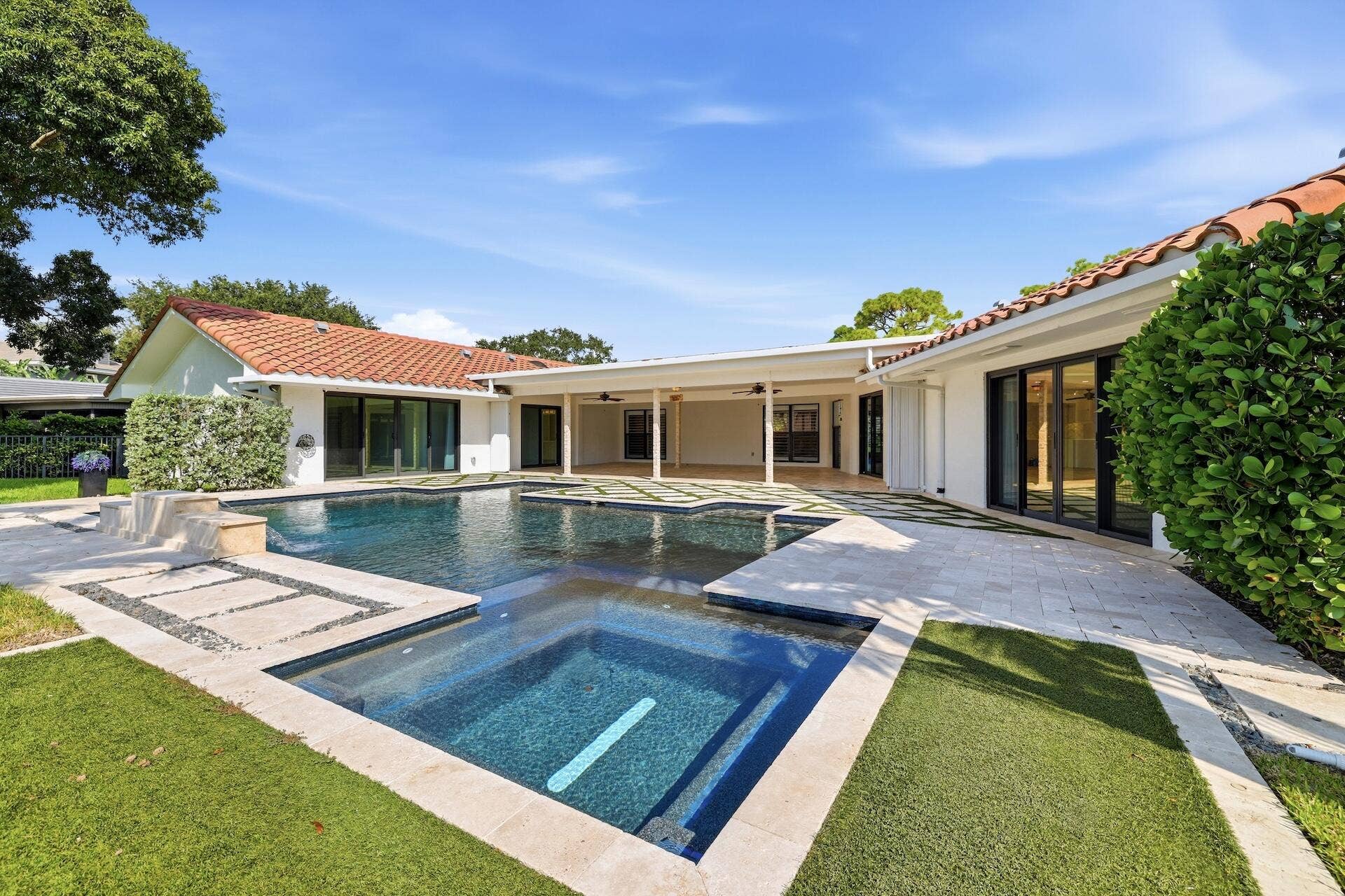 1013 SHADY LAKES Circle, Palm Beach Gardens, FL 33418 Pool and Spa