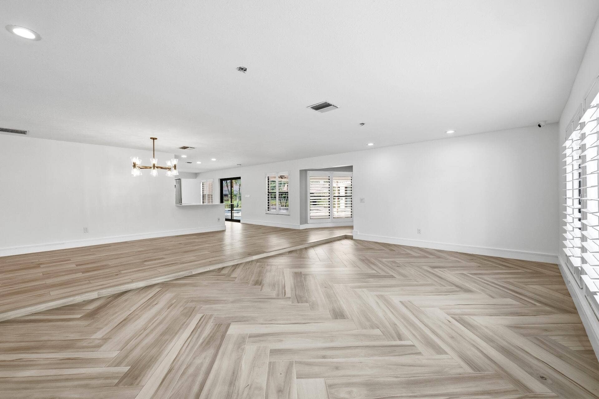 1013 SHADY LAKES Circle, Palm Beach Gardens, FL 33418 Living Dining Room