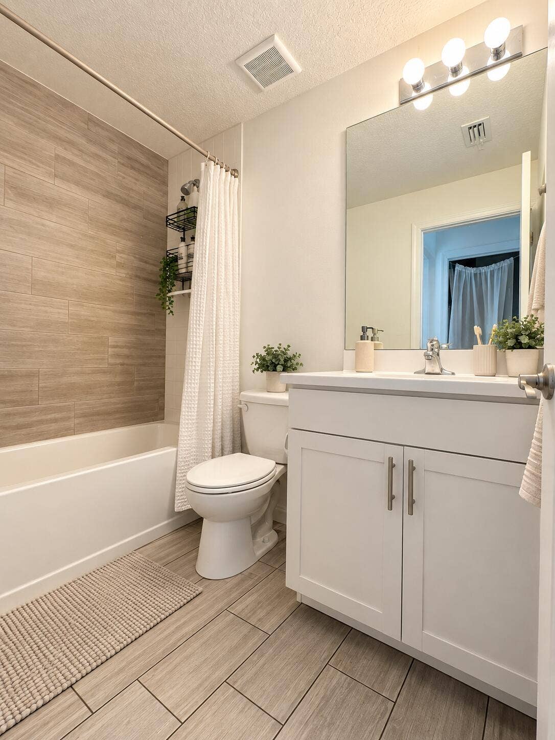 4837 SE ISABELITA Avenue, Stuart, FL 34997 Guest Bathroom