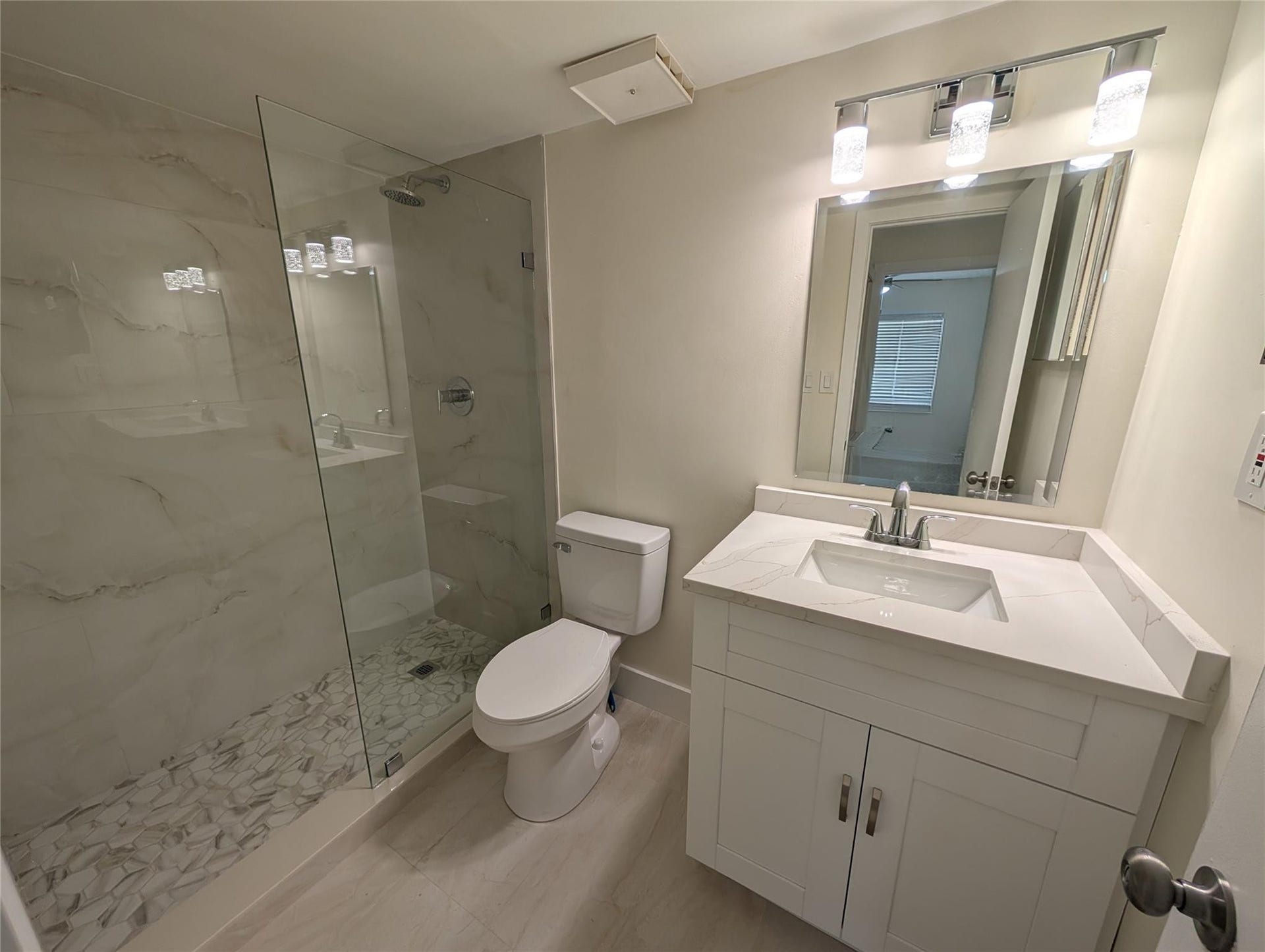 6040 Shaker Wood Circle, Tamarac, FL 33319 Photo 11
