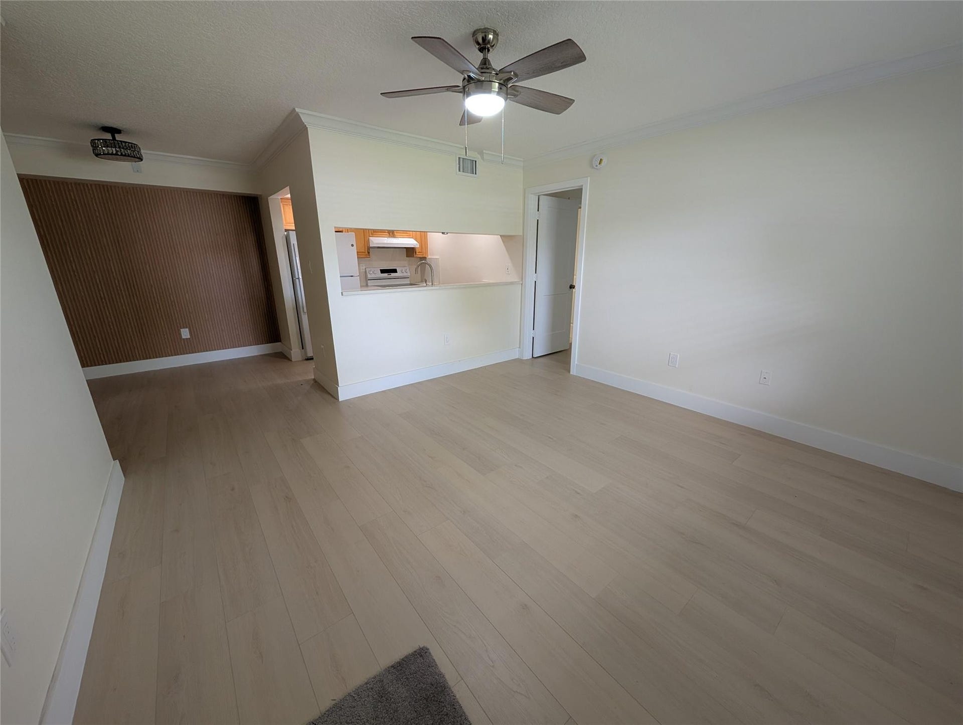 6040 Shaker Wood Circle, Tamarac, FL 33319 Photo 6