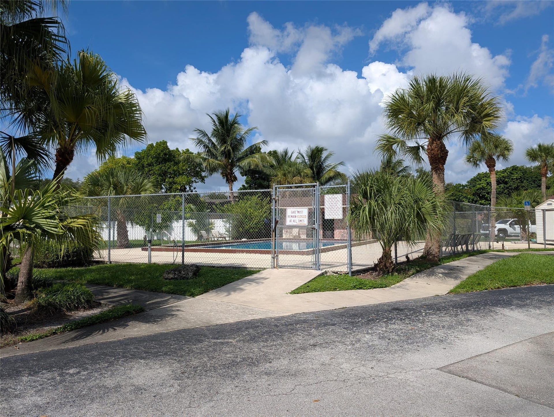 6040 Shaker Wood Circle, Tamarac, FL 33319 Photo 15