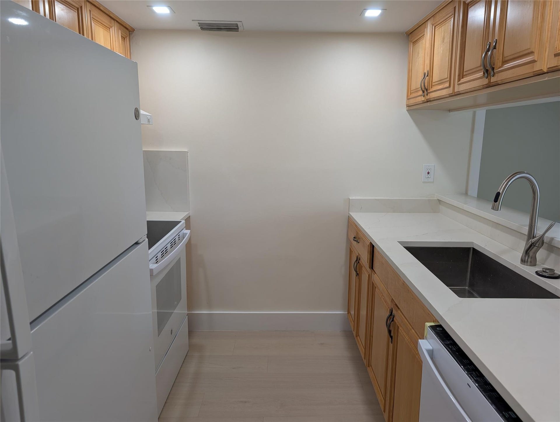 6040 Shaker Wood Circle, Tamarac, FL 33319 Photo 3