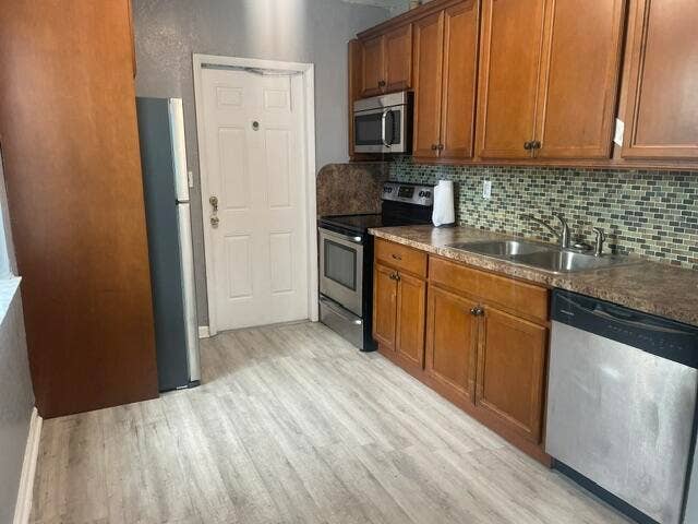 Fort Lauderdale, FL 33311 536 NW 21st Ave Kit