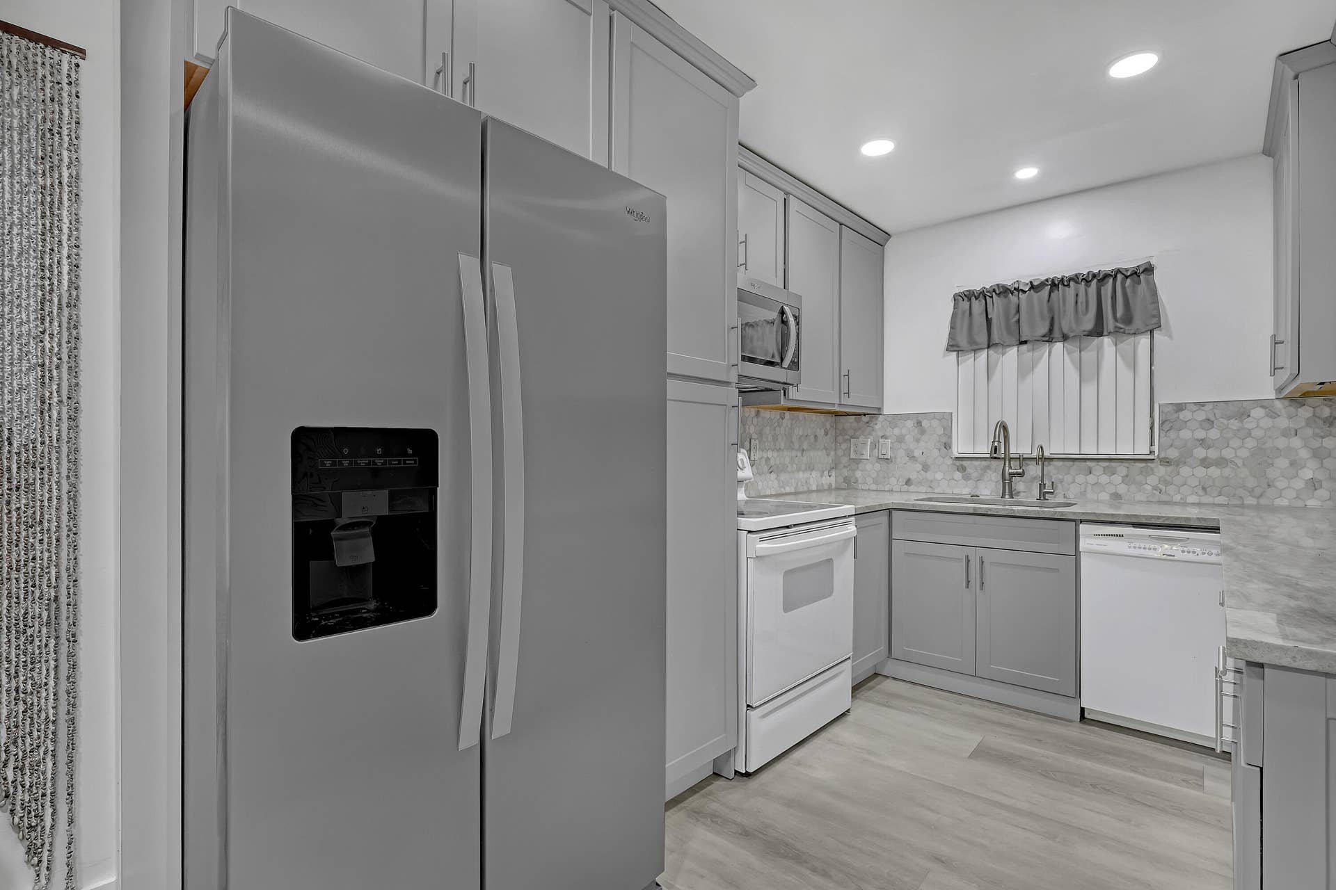 1100 Surf Road, #215, Singer Island, FL 33404 Kitchen