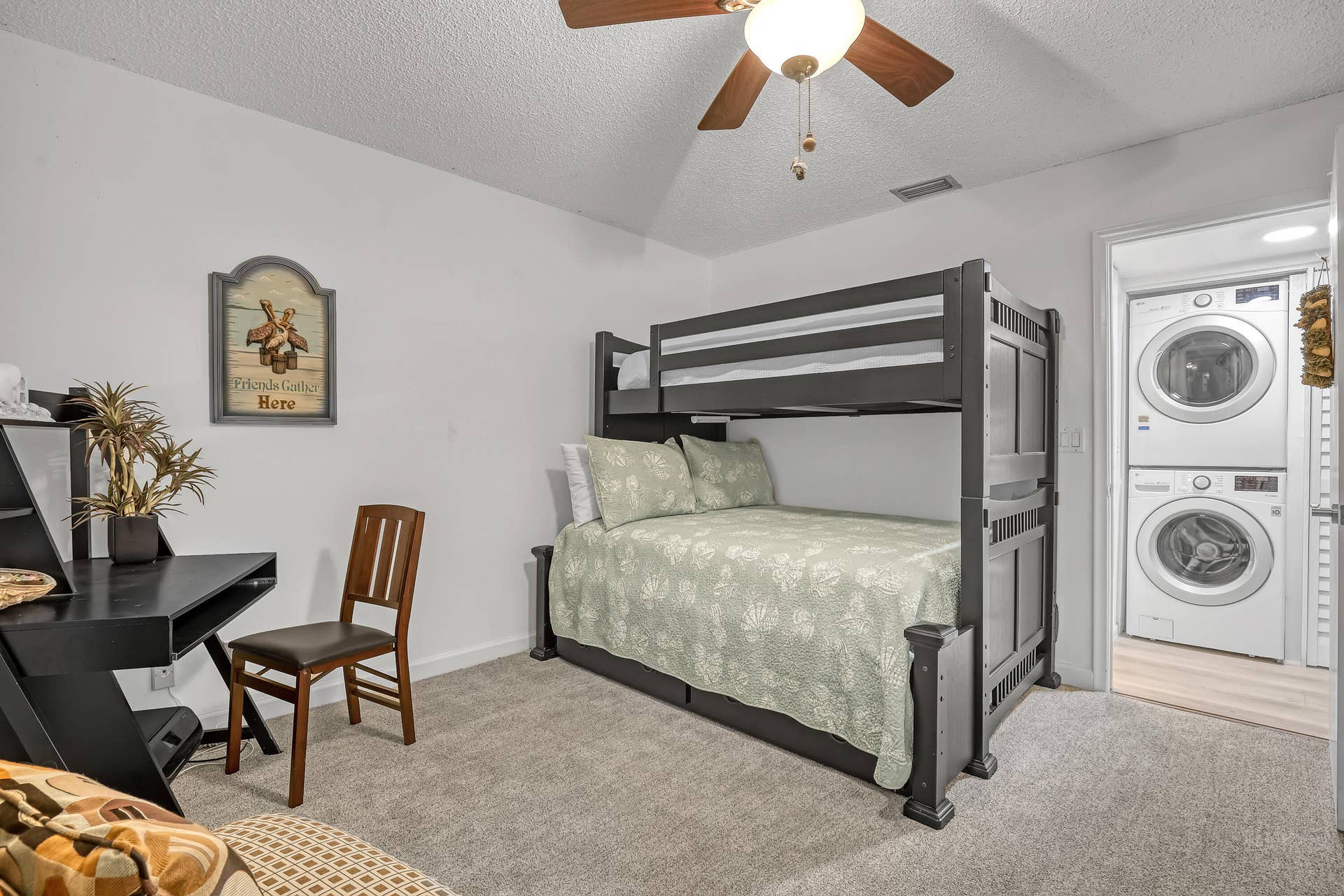 1100 Surf Road, #215, Singer Island, FL 33404 Guest Room