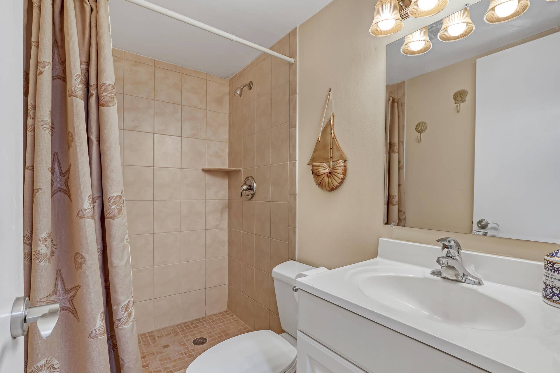 1100 Surf Road, #215, Singer Island, FL 33404 Guest Bathroom