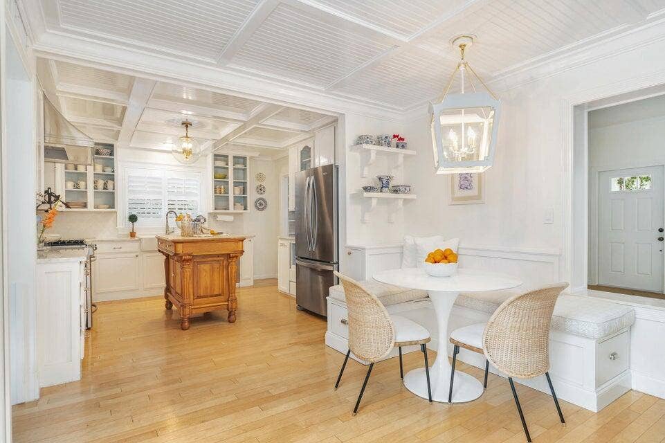 156 PERUVIAN Avenue, Palm Beach, Palm Beach, FL 33480 20231211004609264419000000-o