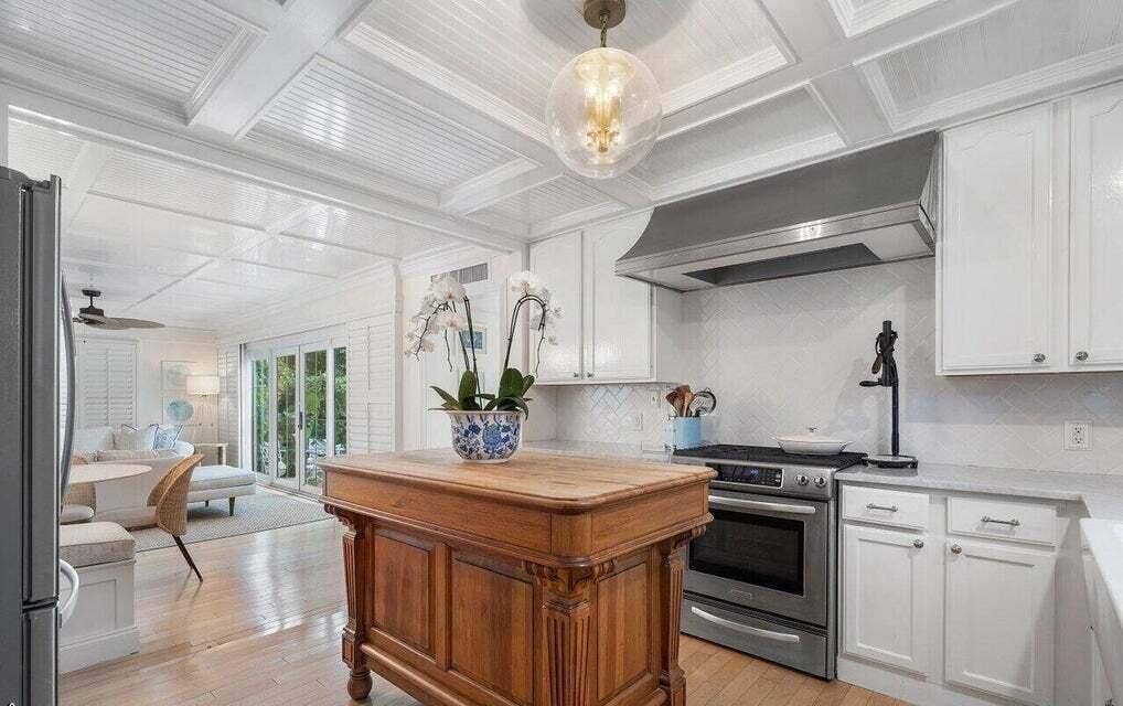 156 PERUVIAN Avenue, Palm Beach, Palm Beach, FL 33480 20231208125120994946000000-o