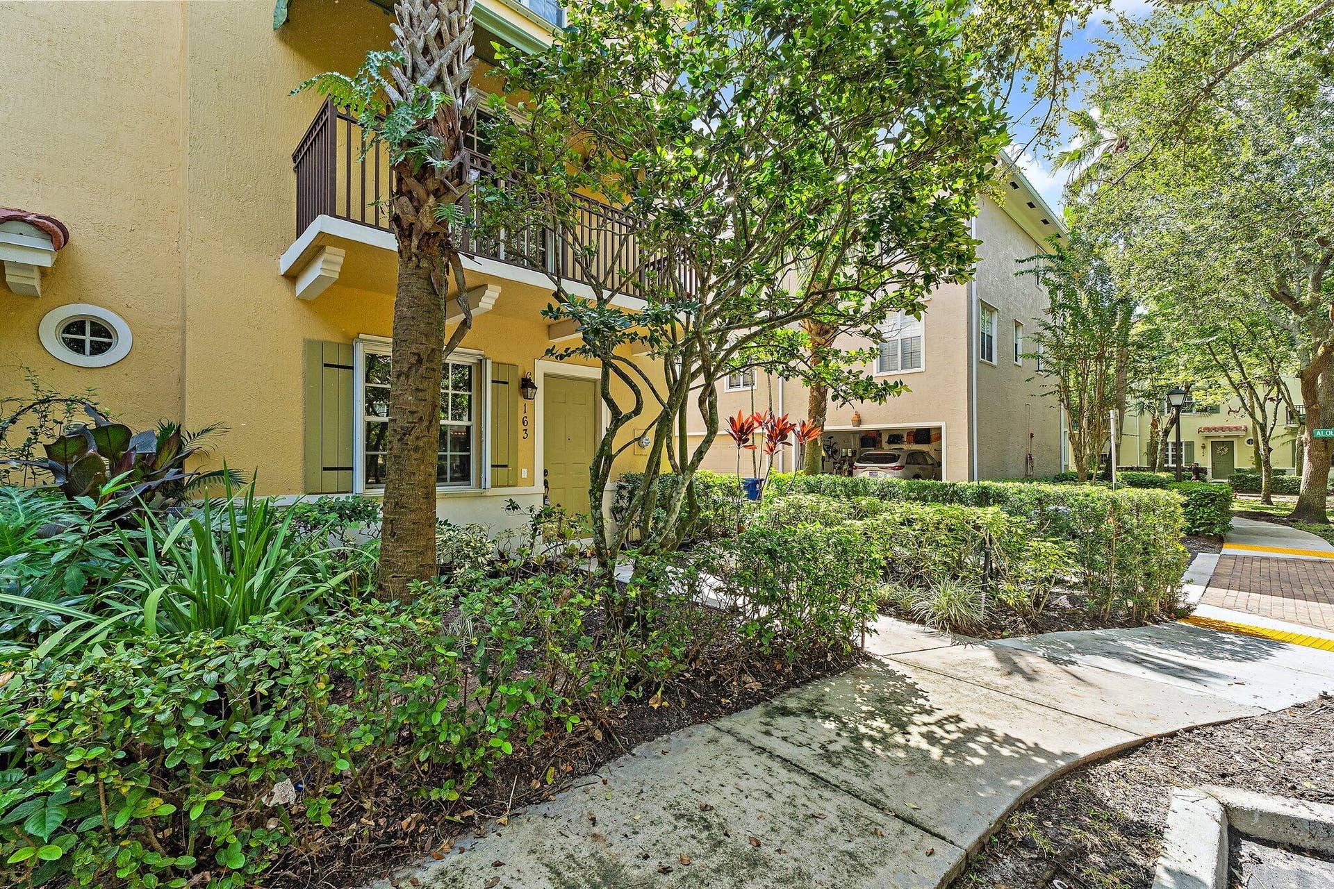 163 APALACHEE Lane, Jupiter, FL 33458 004-163ApalacheeLane-Jupiter-FL-33458-SM