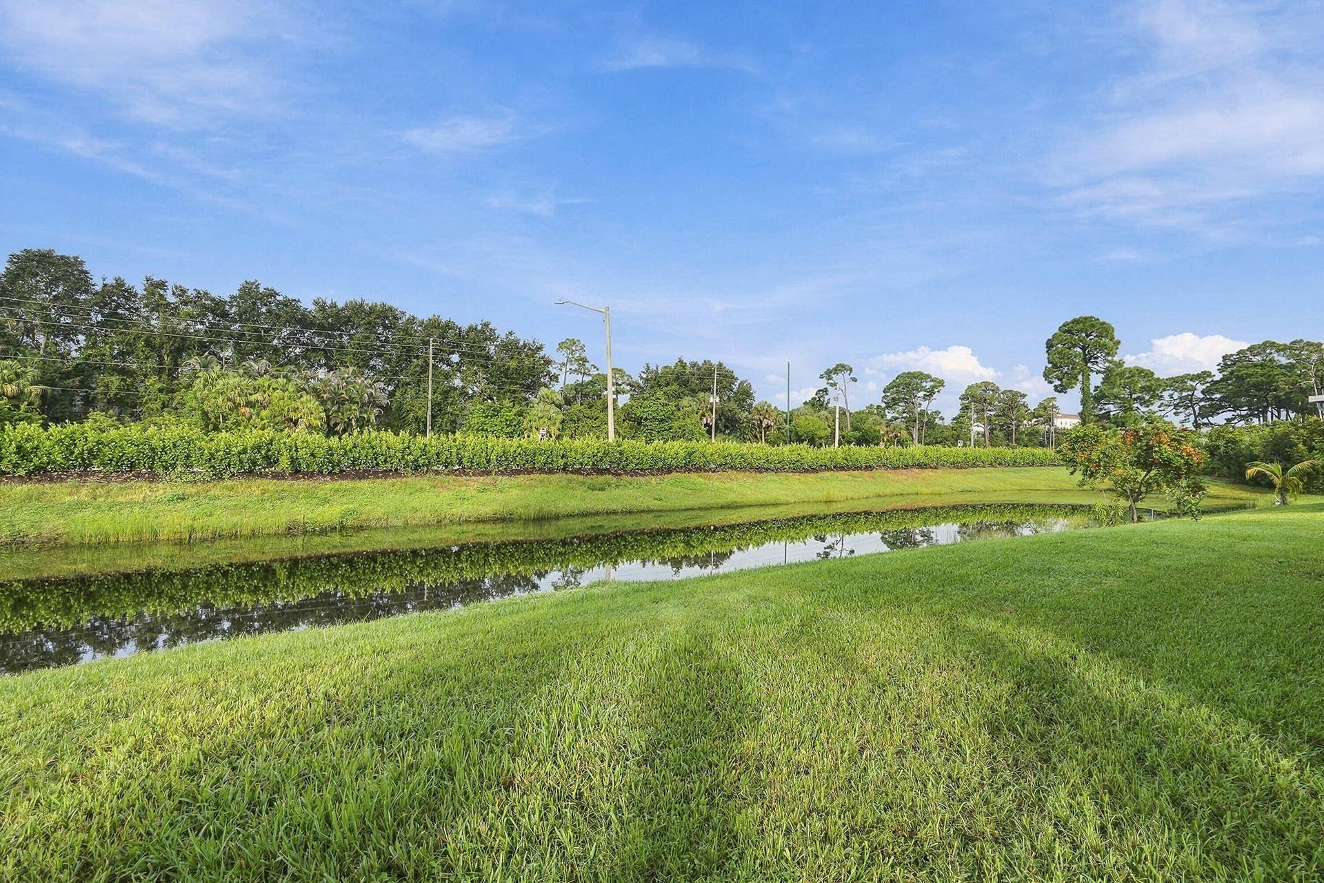 442 SW Fairway Vista, Port St Lucie, FL 34986 Yard