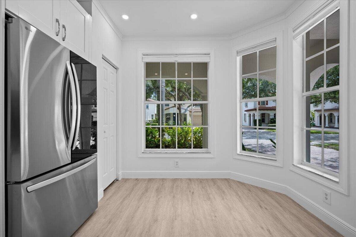 651 Castle Drive, Palm Beach Gardens, FL 33410 Breakfast Area