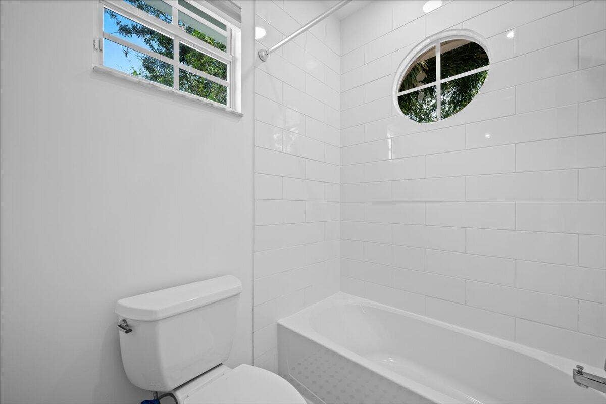 651 Castle Drive, Palm Beach Gardens, FL 33410 2nd Bathroom