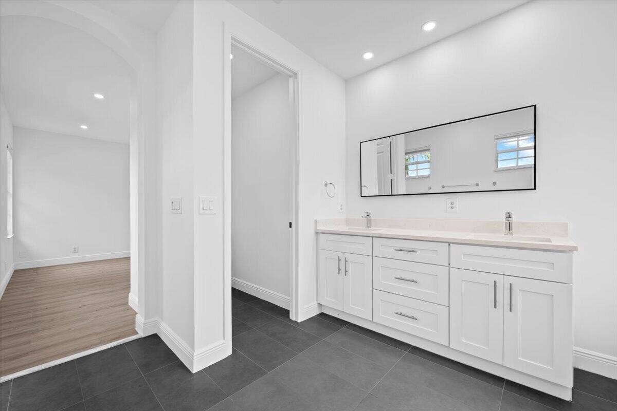 651 Castle Drive, Palm Beach Gardens, FL 33410 Owner's Suite Bathroom