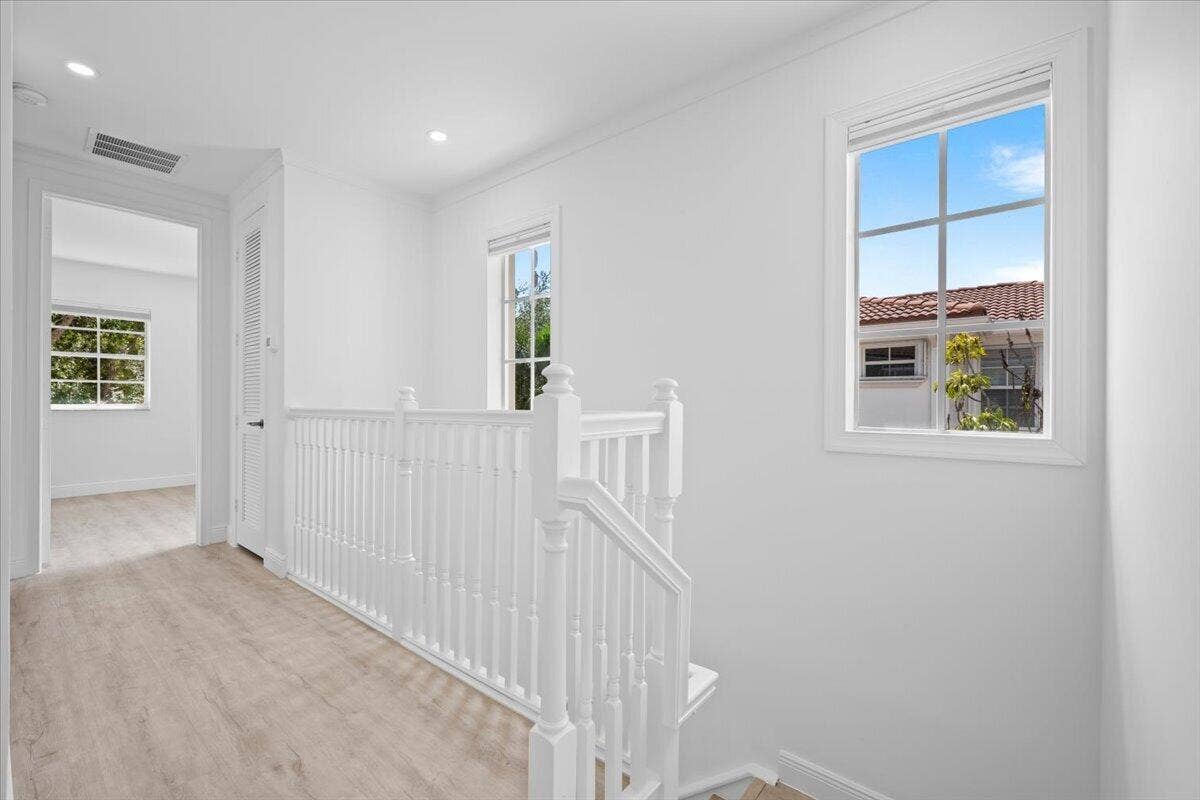 651 Castle Drive, Palm Beach Gardens, FL 33410 Stair Landing