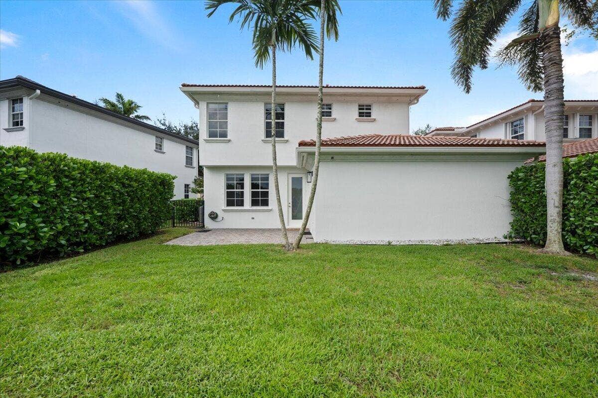 651 Castle Drive, Palm Beach Gardens, FL 33410 Large Fenced-In Backyard