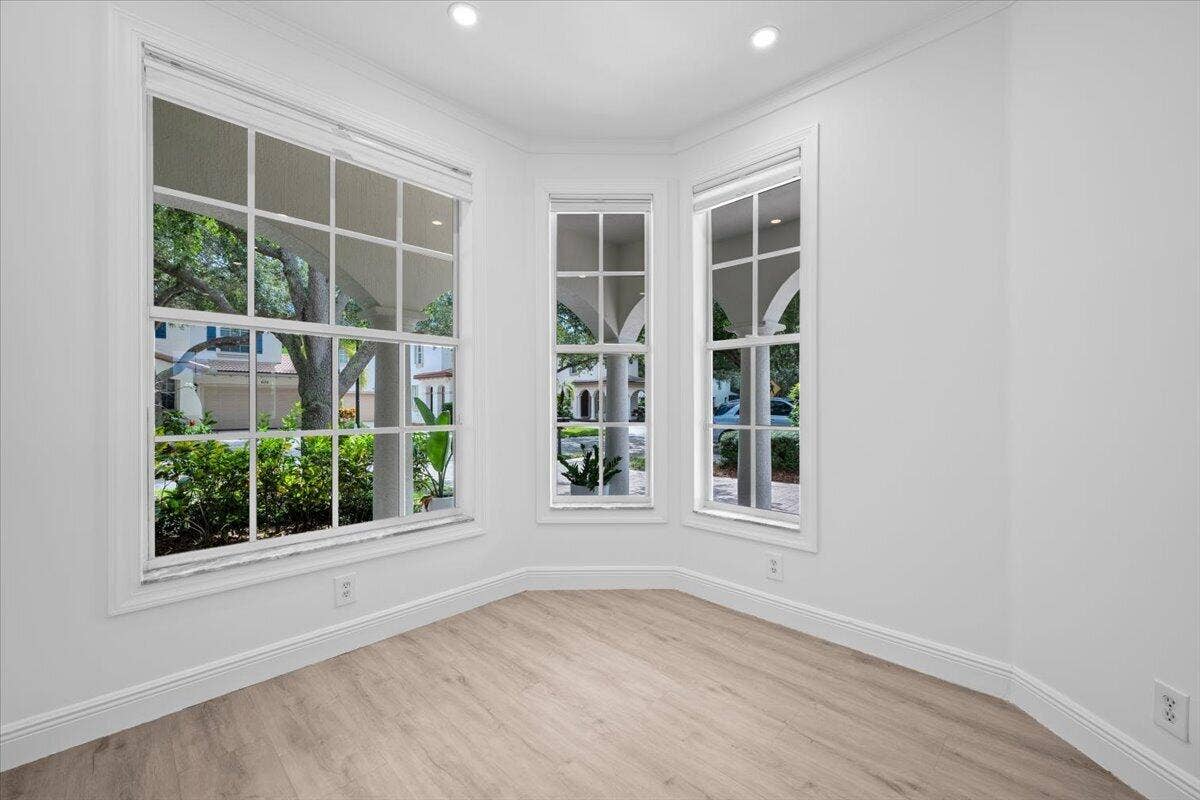 651 Castle Drive, Palm Beach Gardens, FL 33410 Breakfast Area