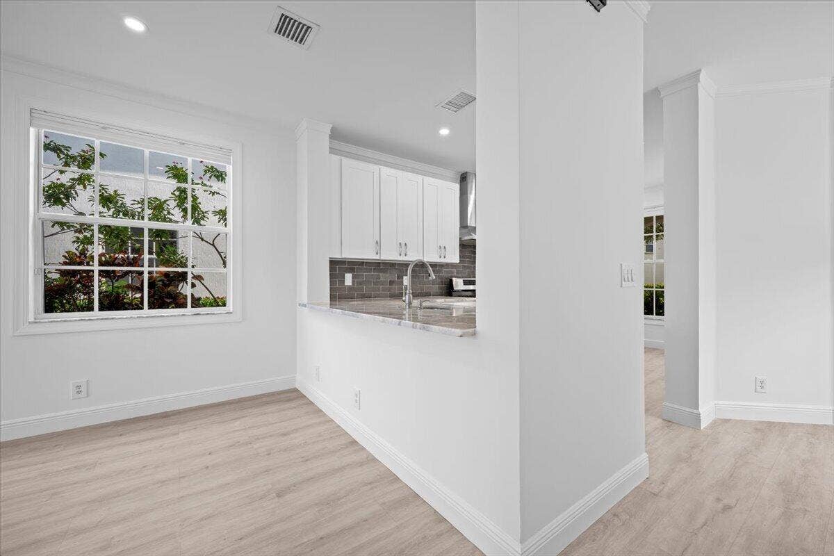 651 Castle Drive, Palm Beach Gardens, FL 33410 Pass Through Kitchen