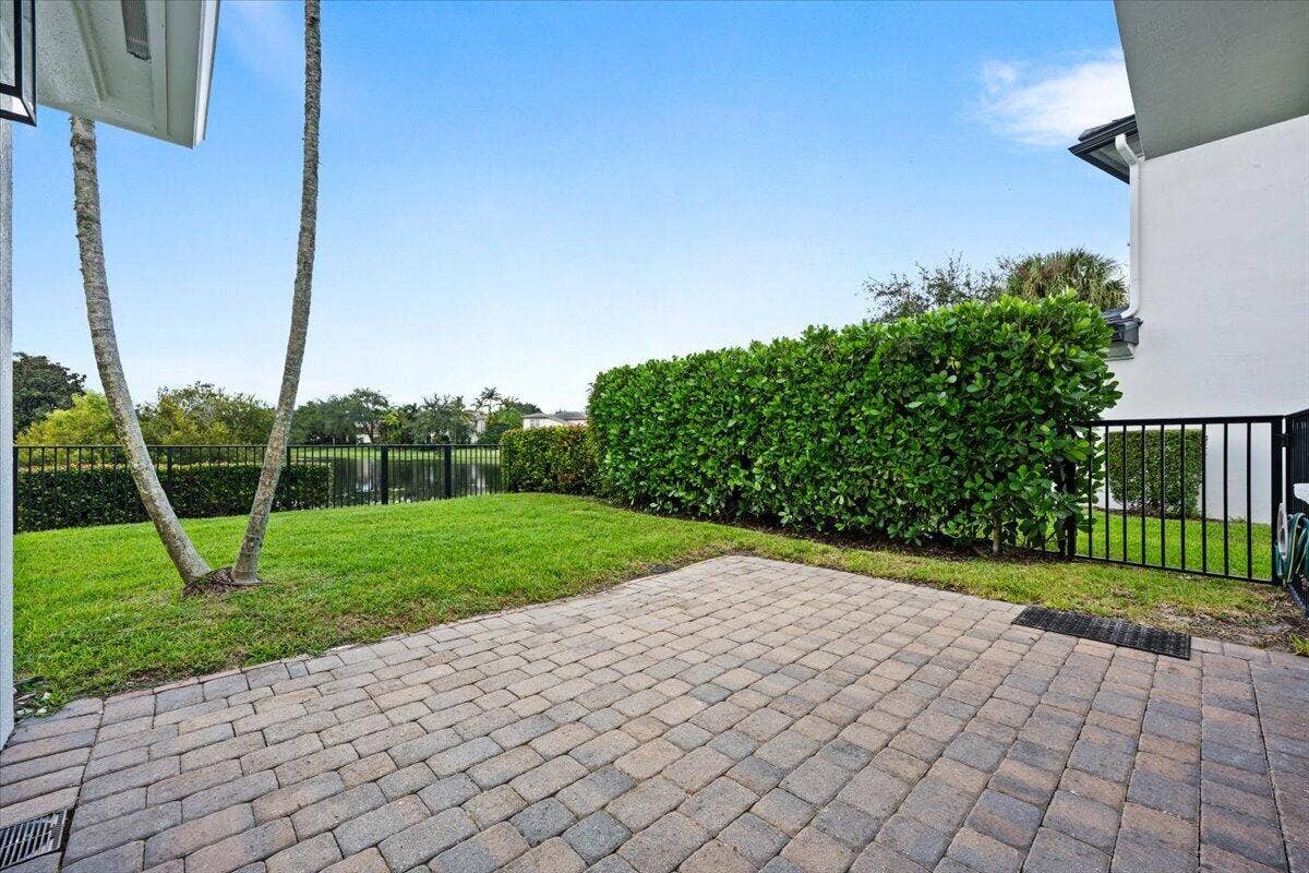 651 Castle Drive, Palm Beach Gardens, FL 33410 Extended Patio
