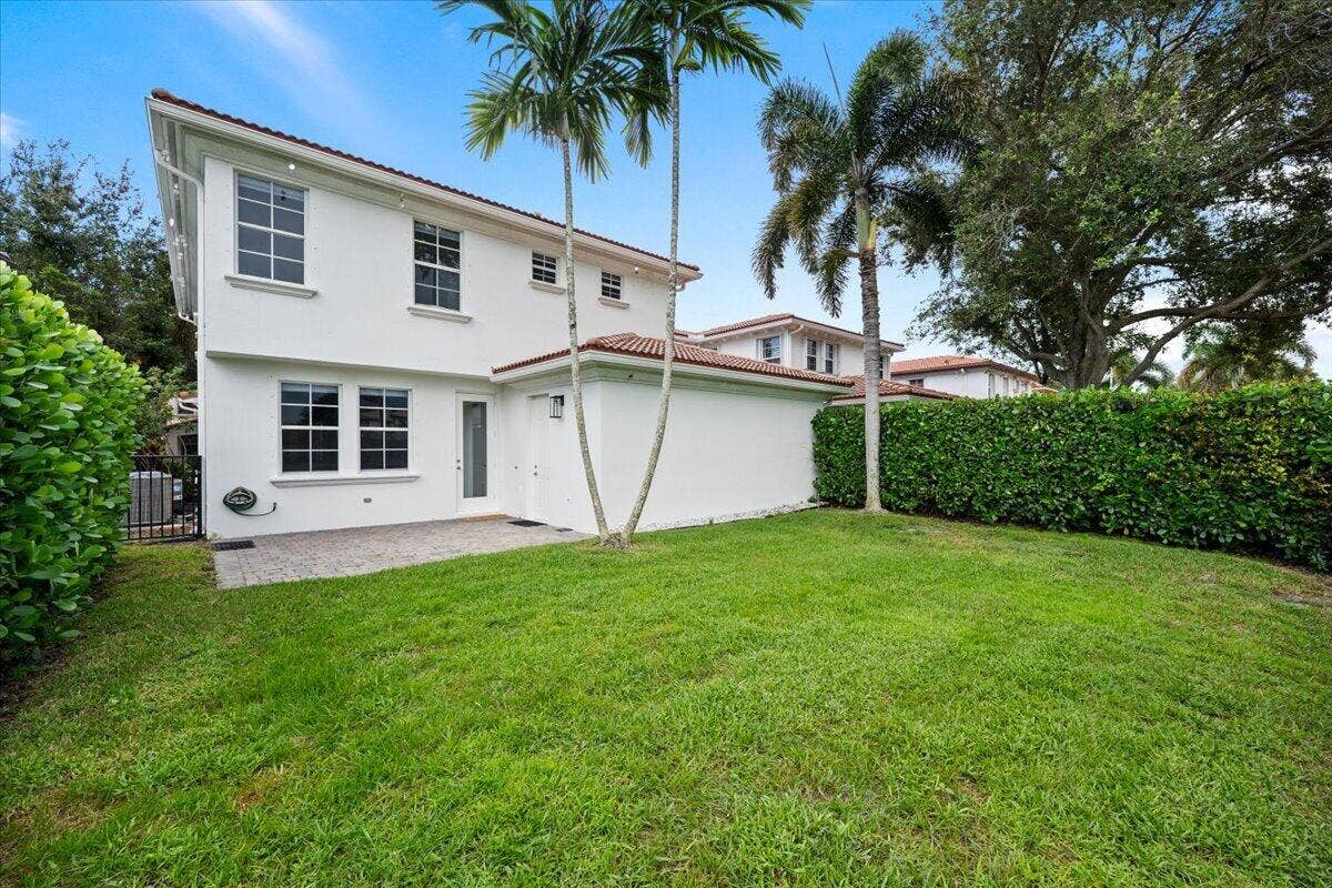 651 Castle Drive, Palm Beach Gardens, FL 33410 Large Fenced-In Backyard