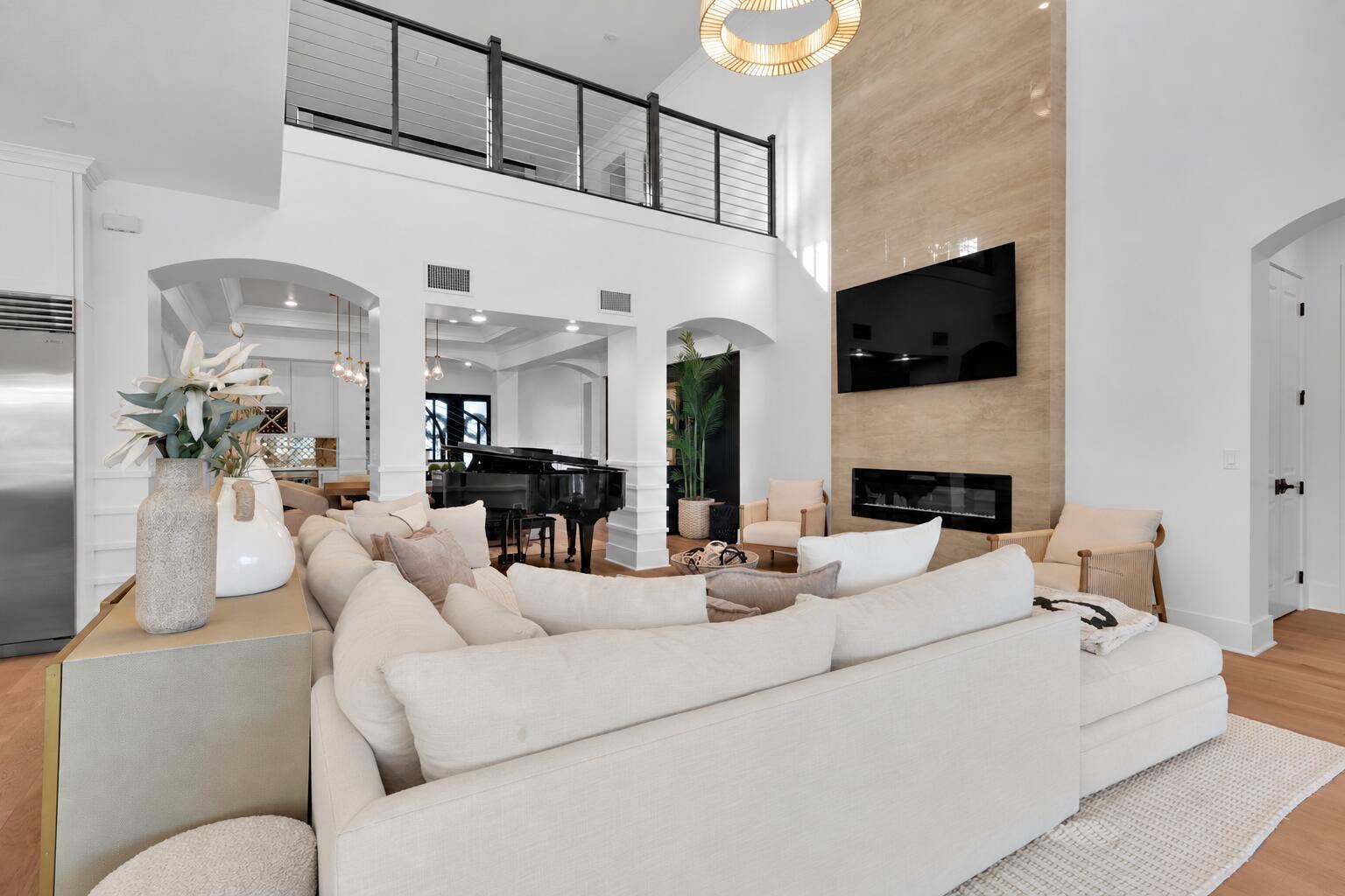 Seamless blank walls in an elegant hallw