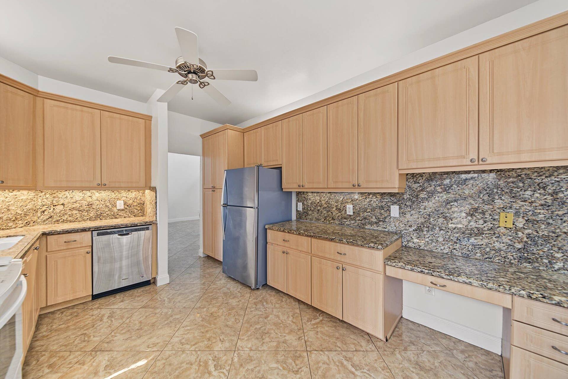 7756 Travelers Tree Drive, Boca Raton, FL 33433 Ample storage and counter space