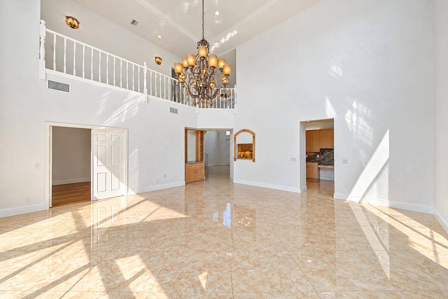 7756 Travelers Tree Drive, Boca Raton, FL 33433 Wet bar + Pass Thru window to kitchen